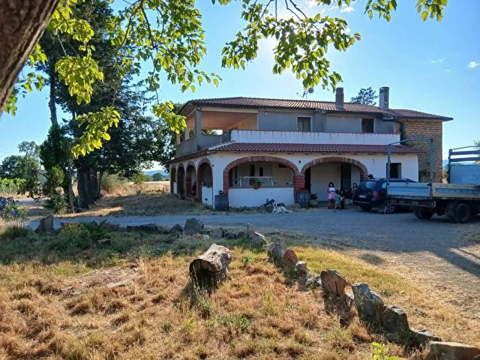 Casa con 9 locali in vendita in Cinigiano