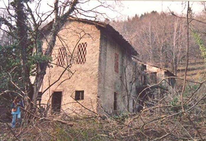 Casa in vendita in Via Aredo, Taceno