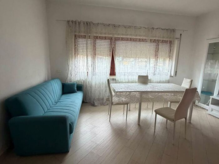 Appartamento trilocale in affitto in Via dei Pini, Valmontone