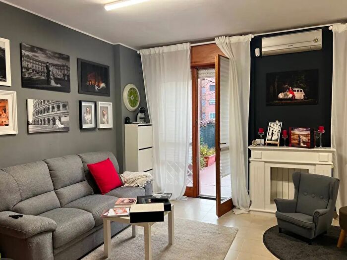 Appartamento monolocale in vendita in Largo Silvi, Roma