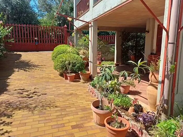 Casa con 8 locali in vendita in Via Porziuncola, Palermo