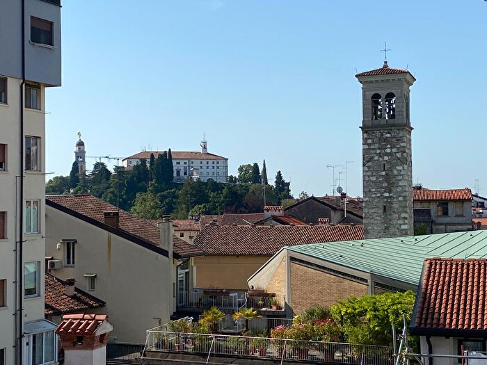 Appartamento con 5 locali in vendita in Via Tiberio Deciani, Udine