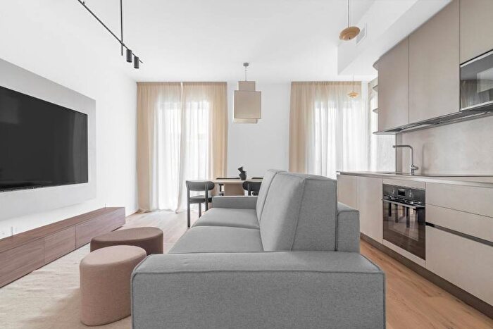 Appartamento trilocale in affitto in Via Pietro Giannone, Paolo Sarpi, Milano