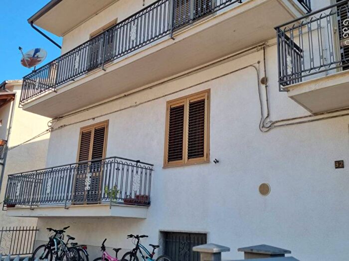 Appartamento trilocale in affitto in Via Giacomo Matteotti, Tramutola