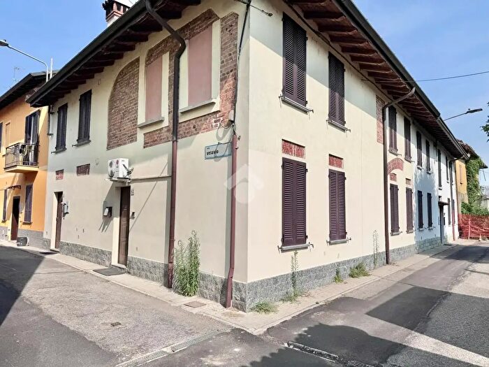 Appartamento trilocale in vendita in Via Castelletto, Casarile