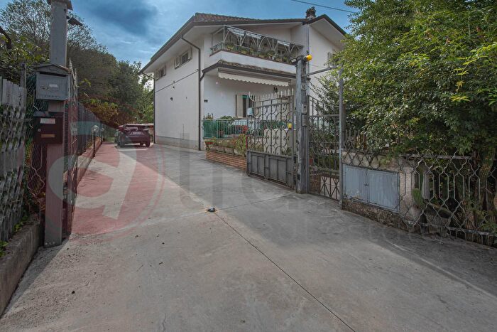 Casa con 9 locali in vendita in Viale Immacolata, Castrocielo