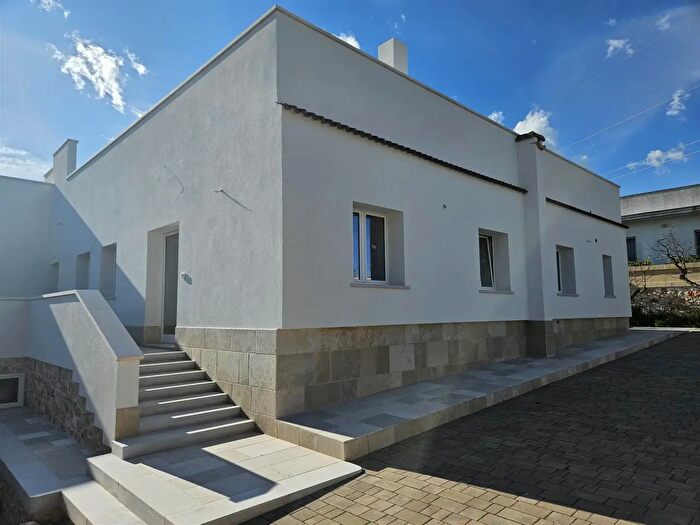 Appartamento con 6 locali in vendita in Villa Castelli