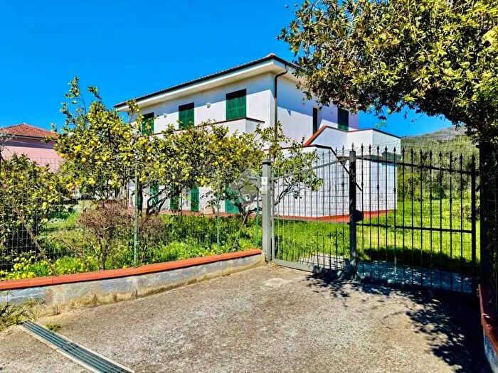 Casa trilocale in vendita in Via a Divizia, Andora