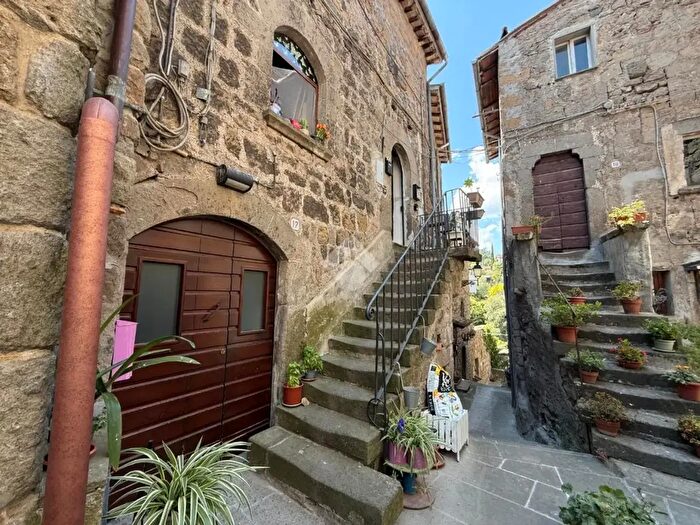 Appartamento trilocale in vendita in Vicolo dell' Arco, Vitorchiano