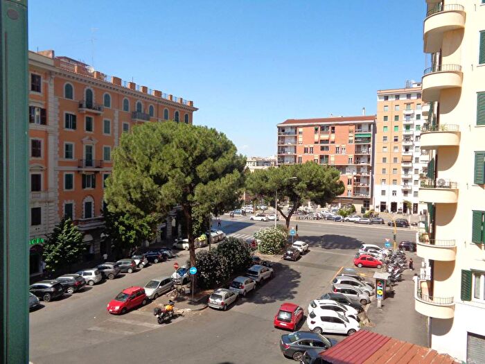 Appartamento in affitto in Piazza Camillo Finocchiaro Aprile, Appio Latino, Roma