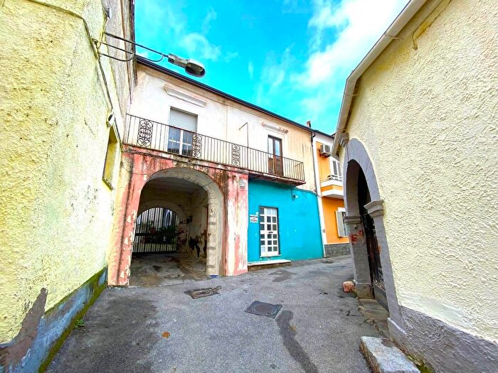 Appartamento bilocale in vendita in Via Chiesa, Falciano Del Massico