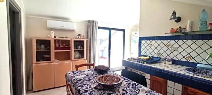 Appartamento trilocale in vendita in Via Tripi SNC, Acireale