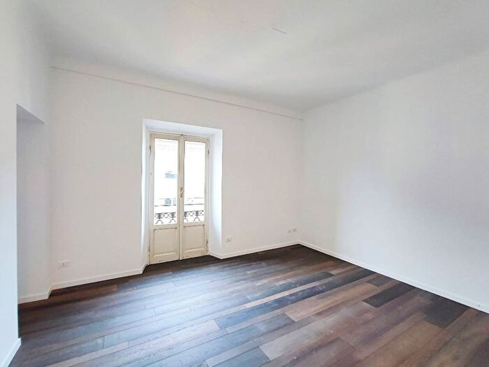 Appartamento trilocale in affitto in Via Giuseppe Parini, Porta Nuova, Milano