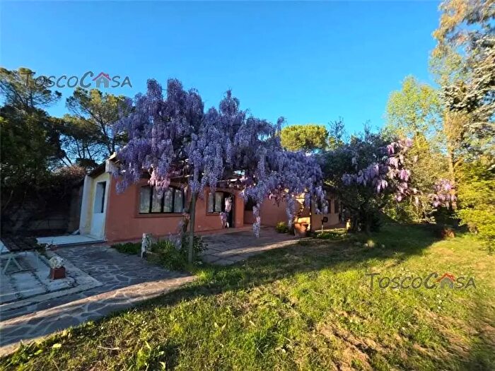 Casa con 6 locali in vendita in Fucecchio