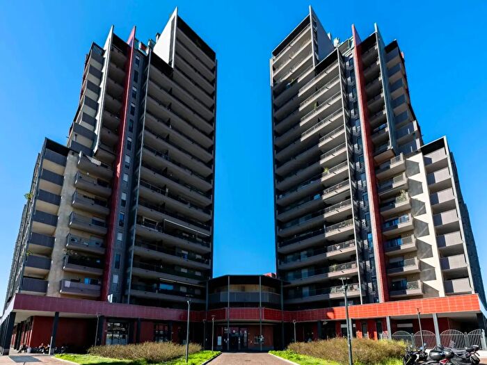 Appartamento quadrilocale in vendita in Via Enrico Cosenz, Milano