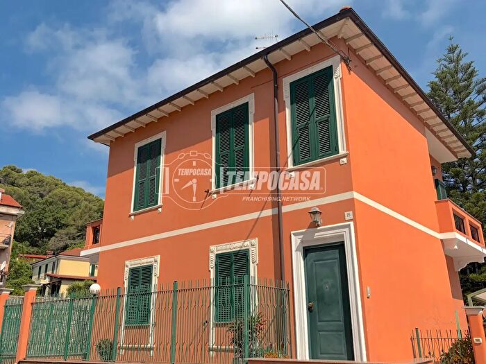Appartamento quadrilocale in vendita in Via Carminati, Andora