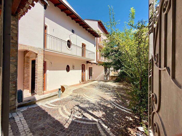 Casa con 5 locali in vendita in Via Francesi, Villa Comunale, L'Aquila