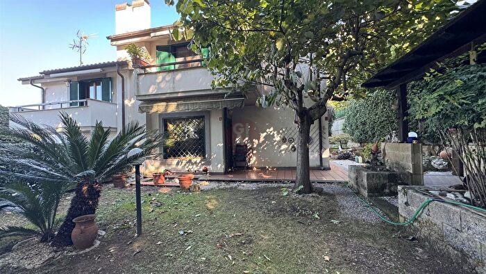 Appartamento con 5 locali in vendita in Via Orazio, Ariccia