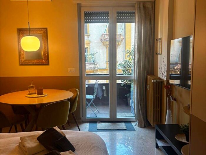 Appartamento monolocale in affitto in Via Melzo, Porta Venezia, Milano