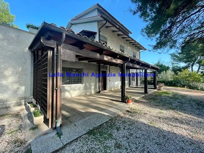 Appartamento con 5 locali in vendita in Localita'' Roncosambaccio, Fano