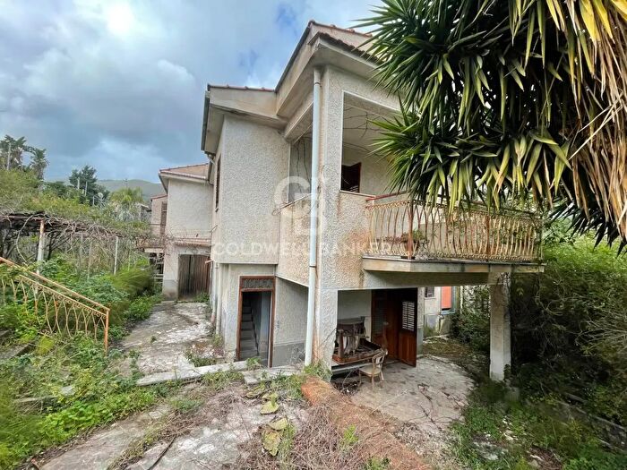 Casa con 8 locali in vendita in Via Pezzingoli, Monreale