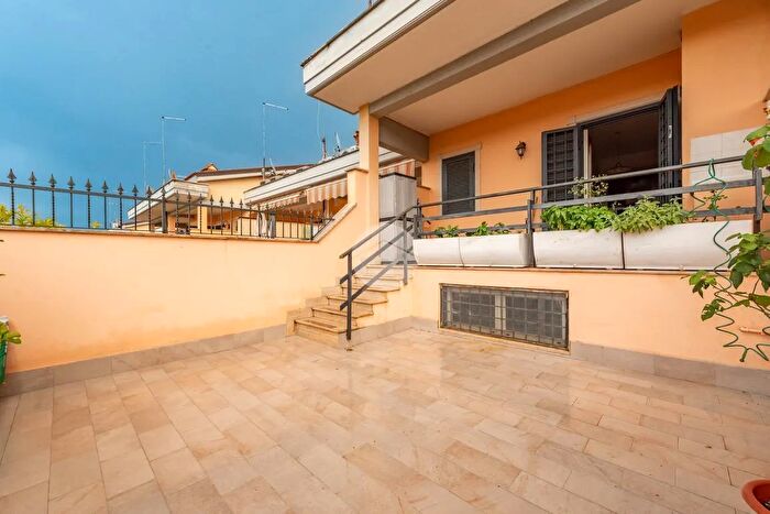 Casa quadrilocale in vendita in Via Resuttano, Roma