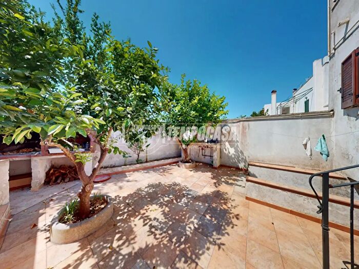 Casa con 5 locali in vendita in Via Ugo Foscolo, Santa Cesarea Terme