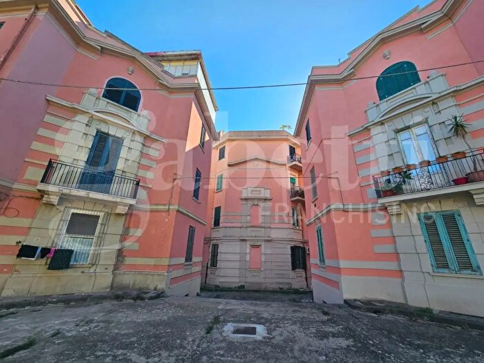Appartamento quadrilocale in vendita in Viale Regina Elena, Messina