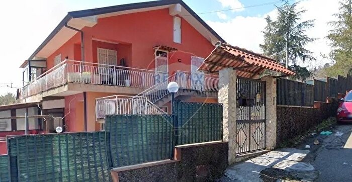 Appartamento con 5 locali in vendita in Via Cesare Beccaria, Pedara