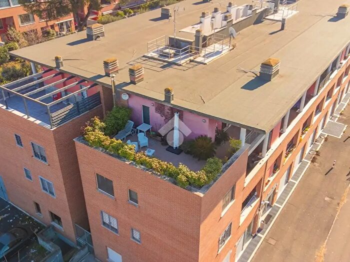 Appartamento quadrilocale in vendita in Via di Lunghezza, Roma