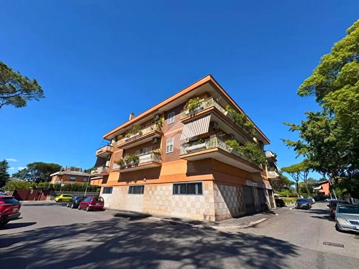 Appartamento trilocale in vendita in Via Giovanni Gastaldi, Roma