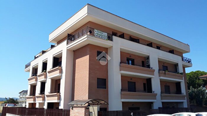 Appartamento trilocale in vendita in Via Pietro Pacchiotti, Roma