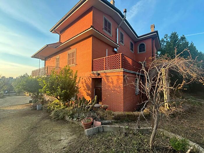 Casa con 15 locali in vendita in Via di Quarto Grande, Roma