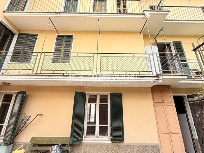 Casa con 8 locali in vendita in Via Guglielmo Marconi, Roasio