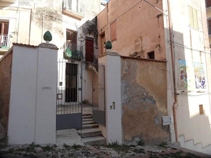 Appartamento con 5 locali in vendita in Piazza Bevilacqua, Sciacca