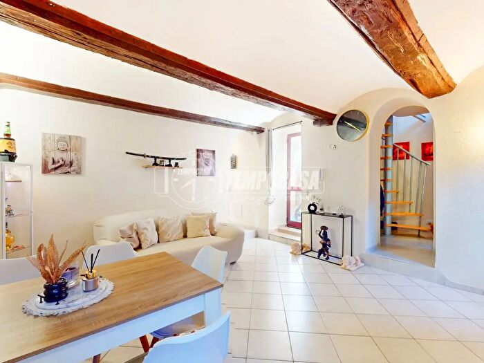 Appartamento con 9 locali in vendita in Via Bastioni, Carignano