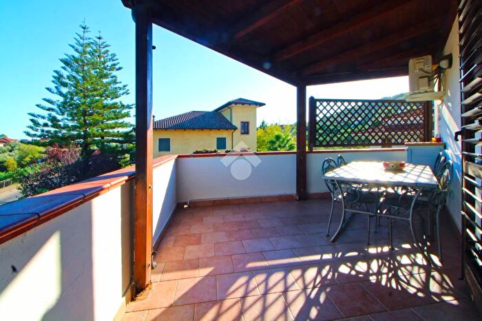 Appartamento con 6 locali in vendita in Via Alento, Casal Velino