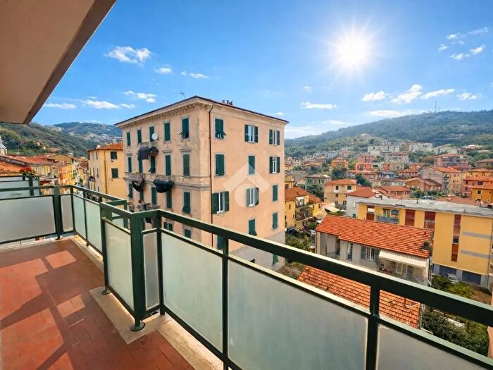 Appartamento trilocale in vendita in Via Genova, La Spezia