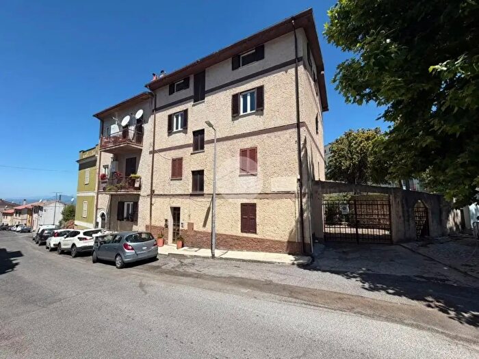 Appartamento con 5 locali in vendita in Via Aureli Stanislao, Nerola