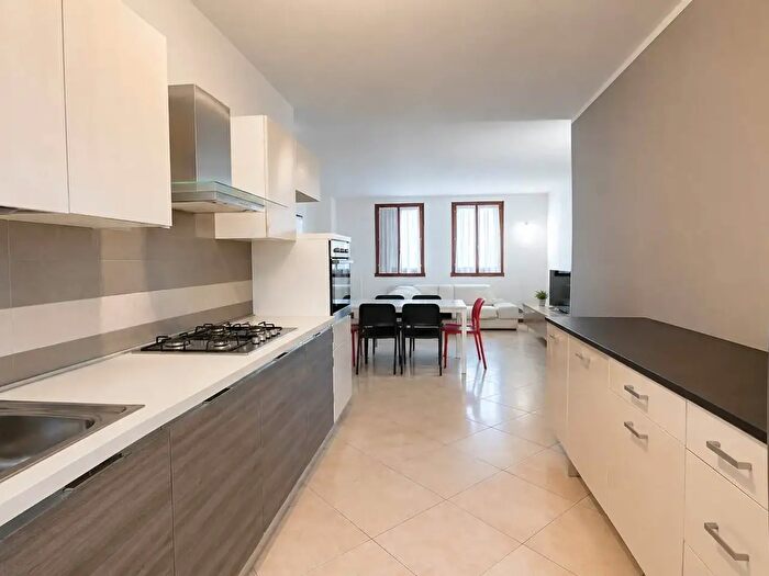Appartamento quadrilocale in vendita in Via Vallesina, Este