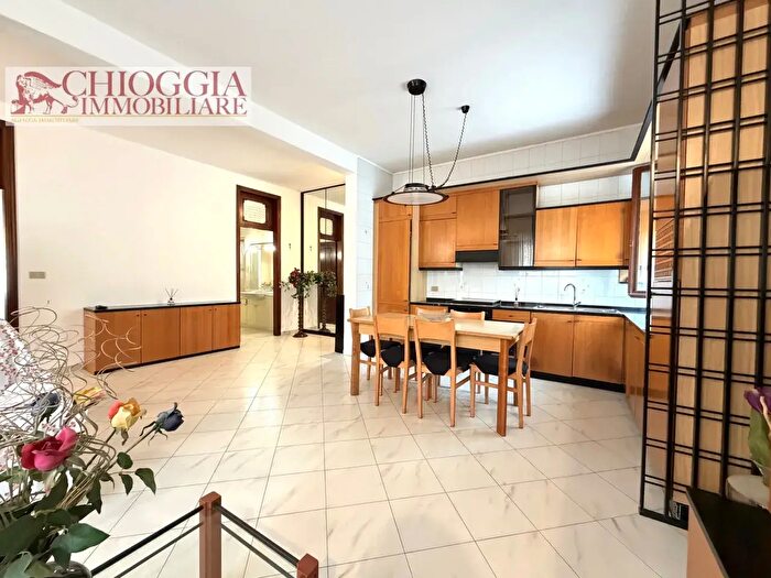 Appartamento trilocale in vendita in Via Belfiore, Chioggia