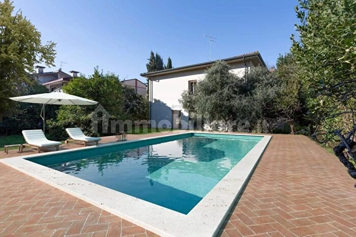 Casa con 10 locali in vendita in Via Armando Diaz Pontedera, Pontedera