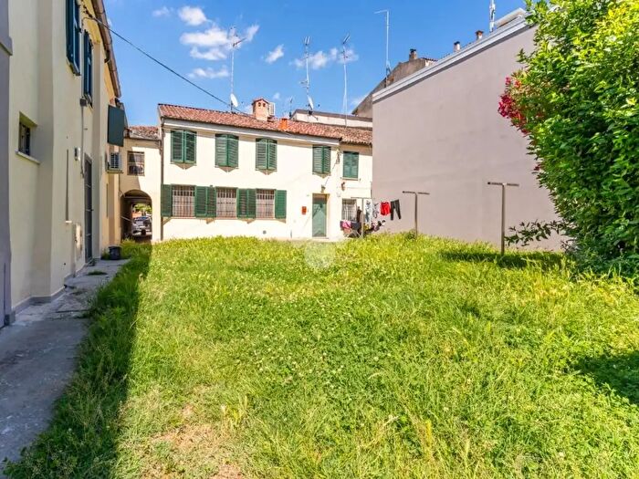 Casa trilocale in vendita in Via Otello Putinati, Ferrara