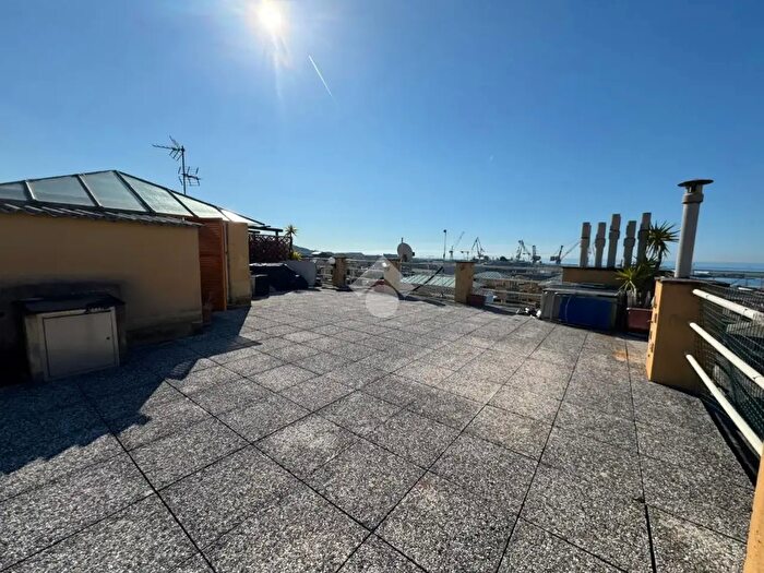 Appartamento trilocale in vendita in Viale Villini Rollino, Genova