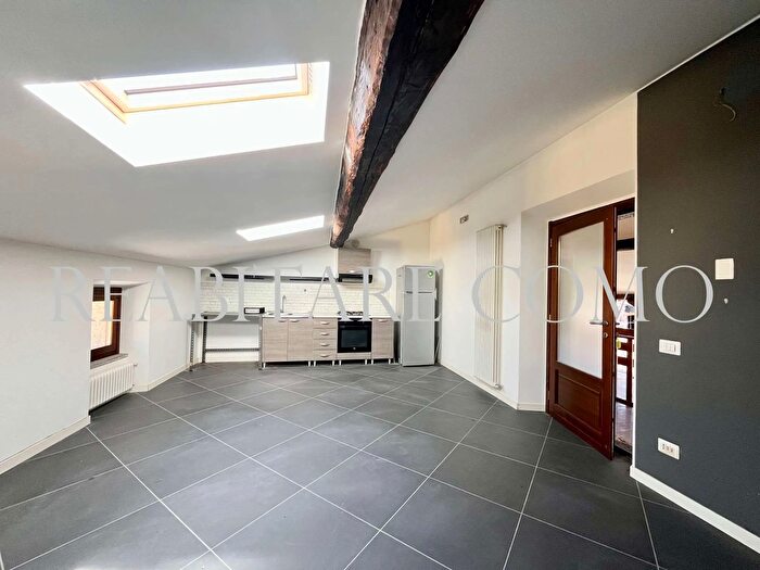 Appartamento bilocale in vendita in Via Gatti, Albese Con Cassano