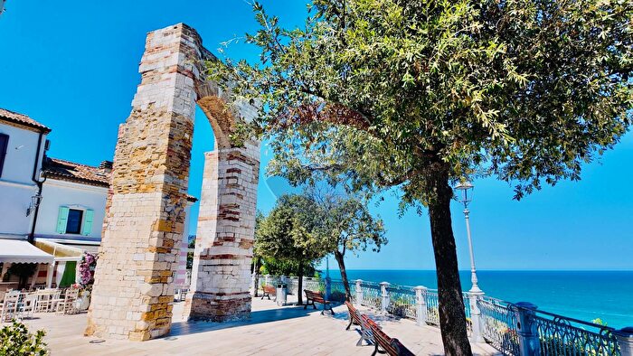 Appartamento con 5 locali in vendita in Numana