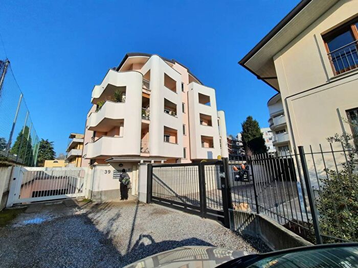 Appartamento bilocale in affitto in Via Resegone, Legnarello, Legnano