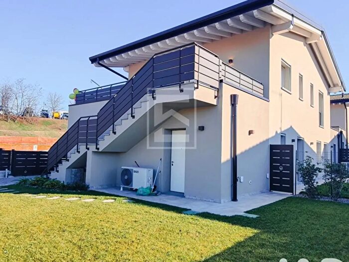 Casa quadrilocale in vendita in Via Montesuello, Desenzano Del Garda