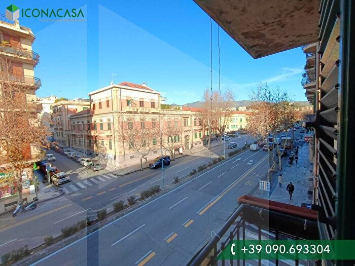 Appartamento con 5 locali in vendita in Via Giuseppe Garibaldi, Messina