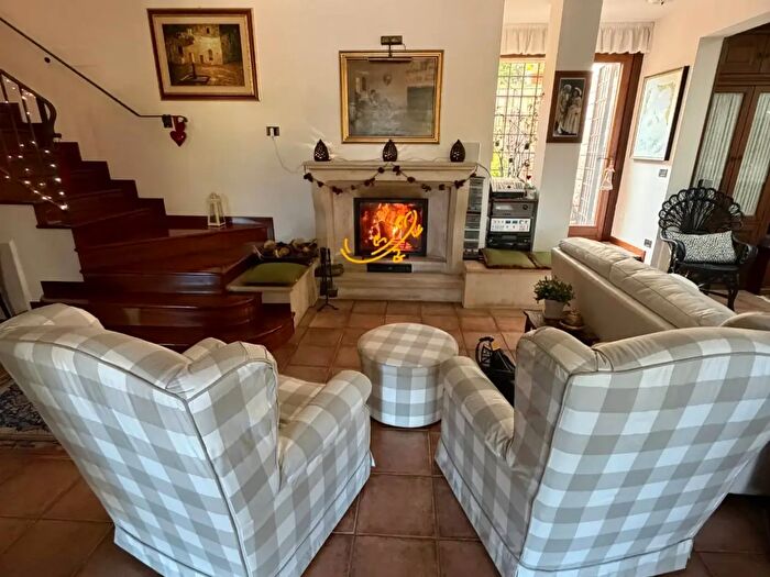 Casa con 11 locali in vendita in Strada Comunale Pozzo dei Cani, Putignano